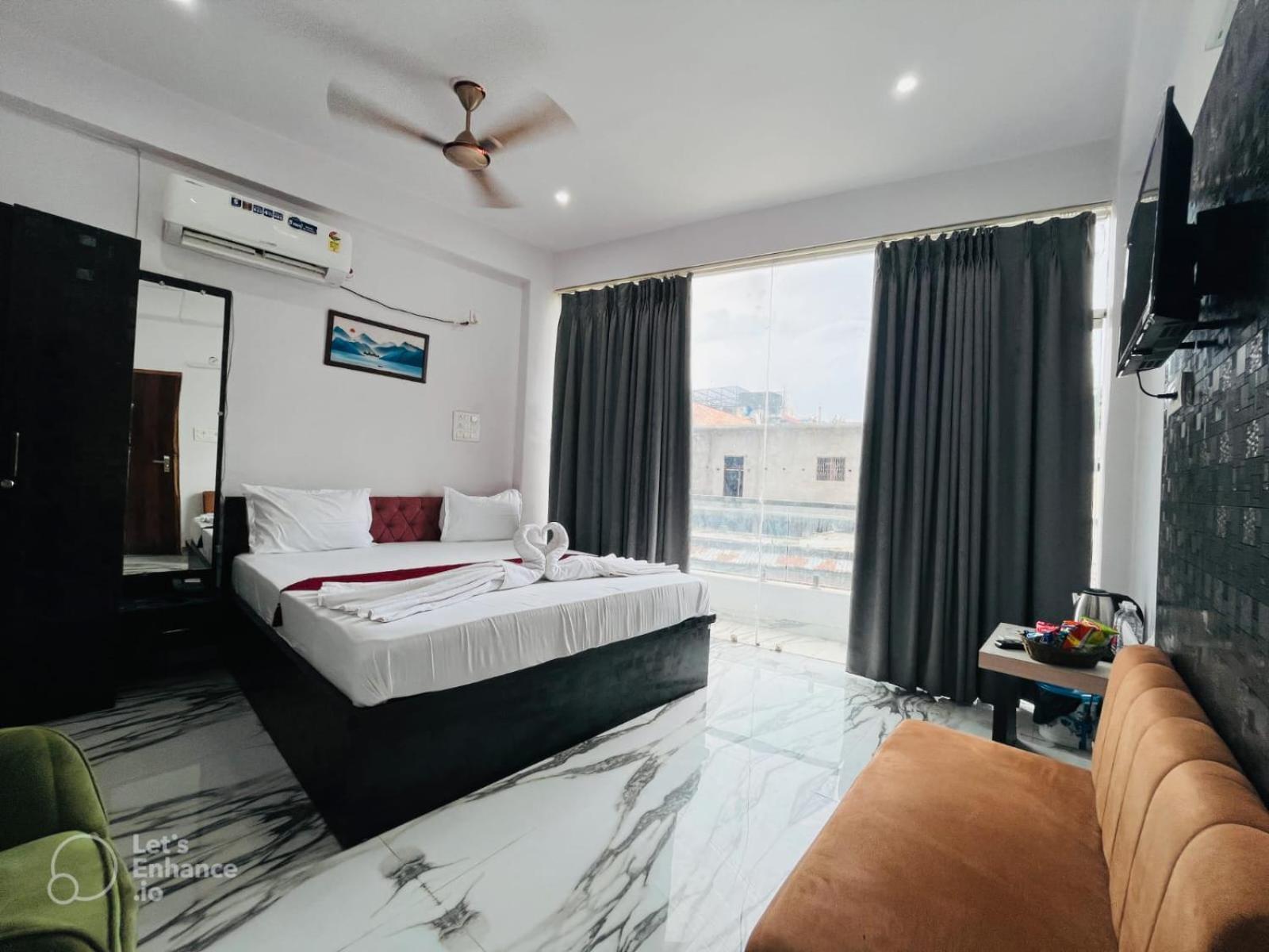 Vinayak Plaza Hotel Varanasi