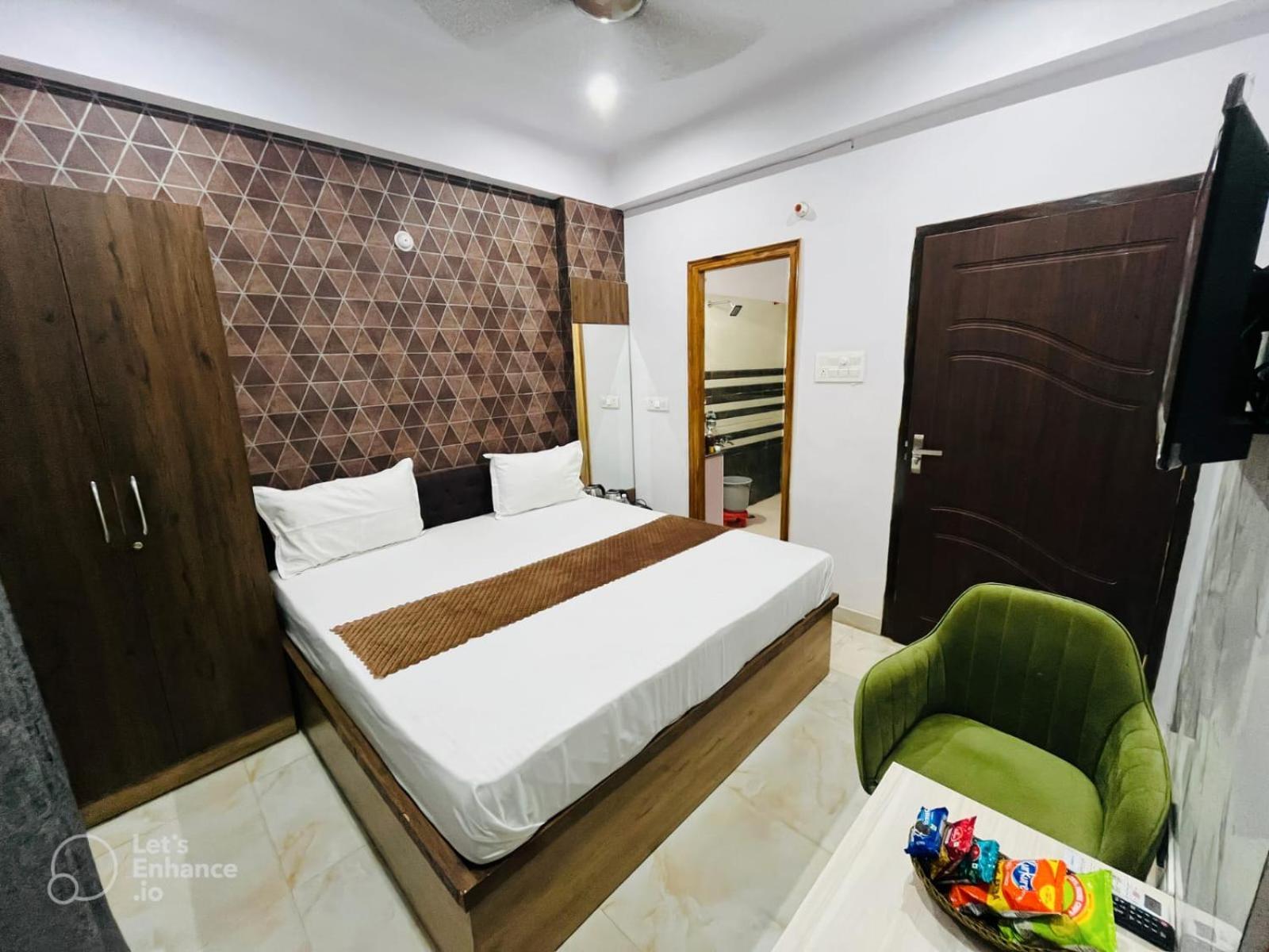 Vinayak Plaza Hotel