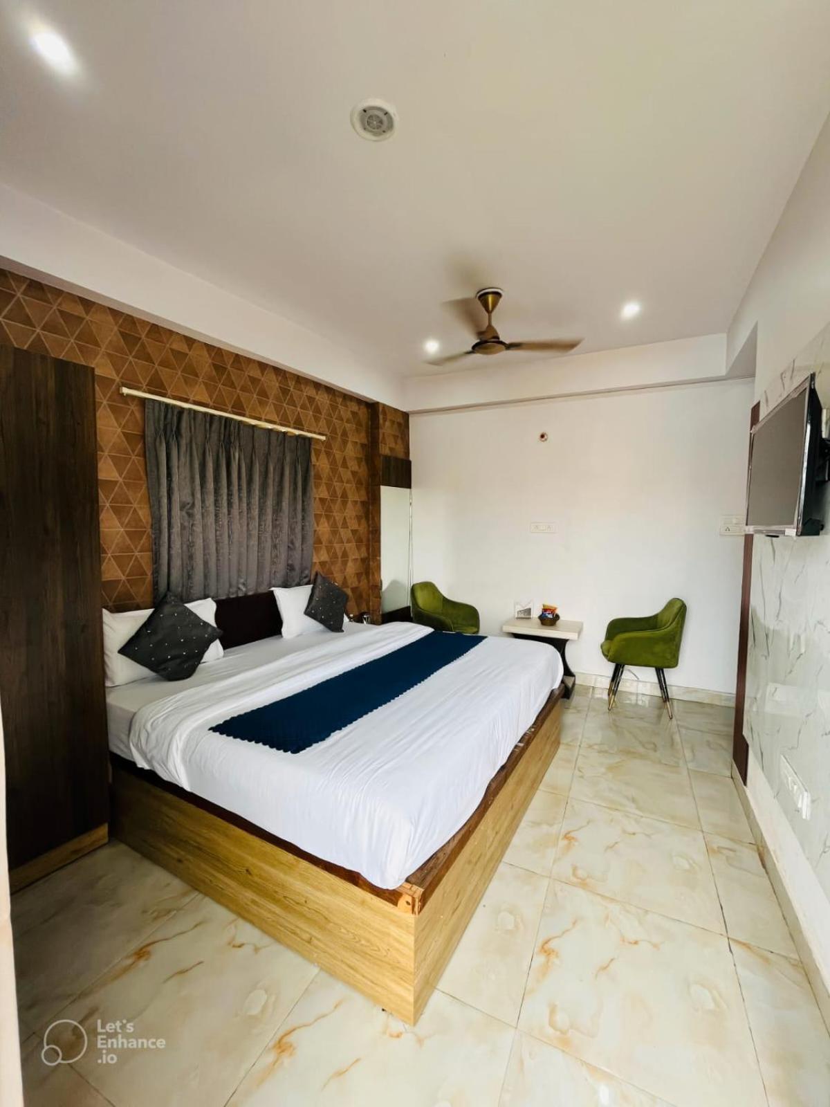 Vinayak Plaza Hotel